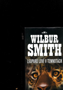 Leopard loví v temnotách