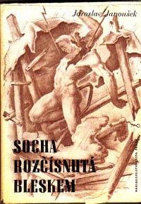 Socha rozčísnutá bleskem